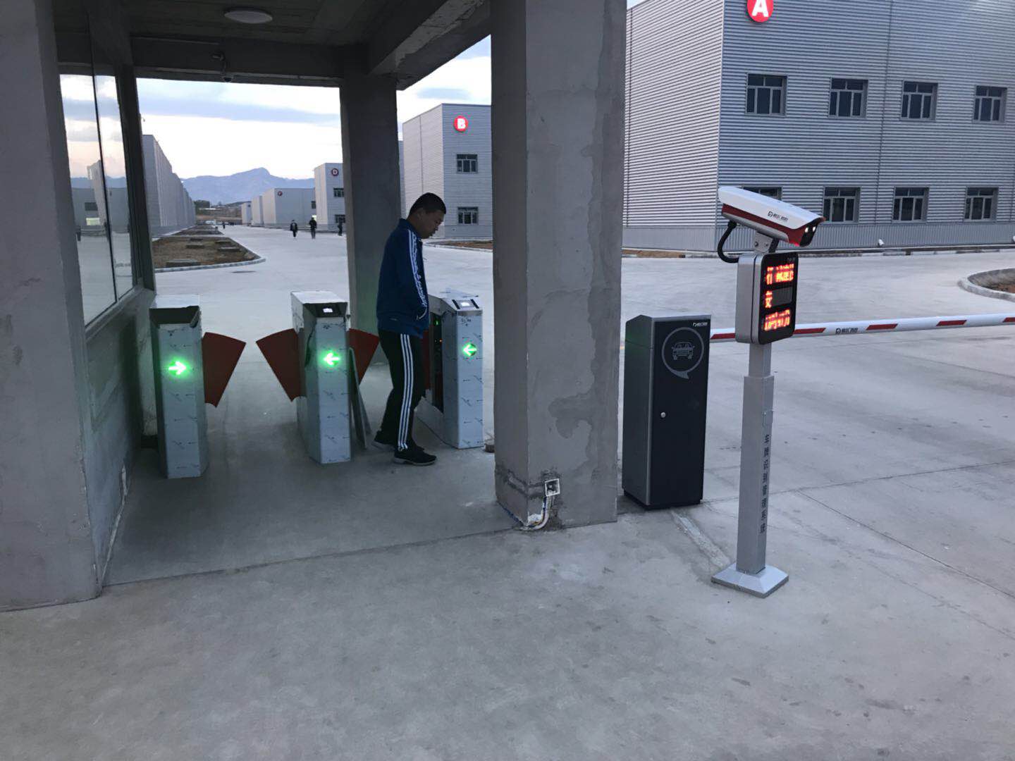 秦島威卡威汽車零部件有限公司安裝訪客機