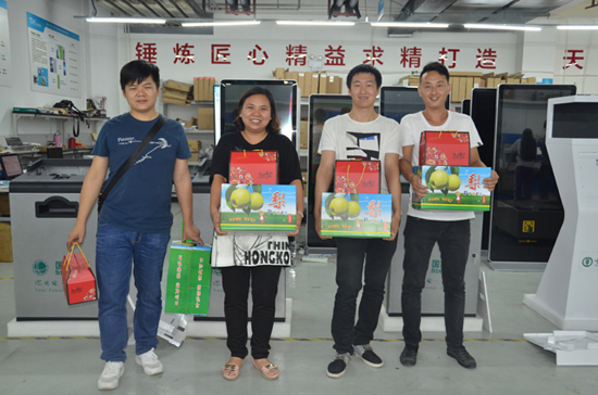 堅持做有情懷的企業——天創科林中秋送福利
